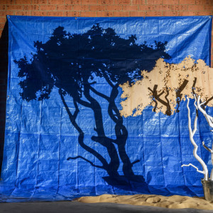 Alex Seton, The Best Of All Possible Worlds, 2015, Mabre de Carrare, bâche, étain, seau, sable, 110 x 25,5 x 5 cm