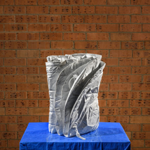 Alex Seton, Folded Zodiac 02, 2015, Marbre de Carrare, bâche, corde, valve de gonflage en PVC, 56 x 42 x 35 cm