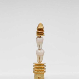 He Xiangyu, Wisdom Tower (A Prity Girl), 2013, Tooth, pure gold, bronze, bamboo stick, 2 x 2 x 7 cm
