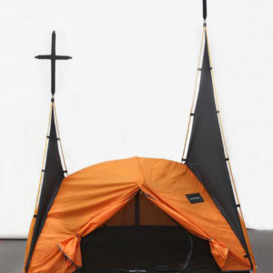 Xu Zhen, Madein company – Safe house A, 2012, Toile de tente, 210 x 140 x 320 cm