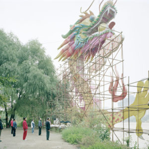 Zhang Kechun, The Yellow River No.07 – People doing morning exercise under a dragon lamp, Gansu, 2011, Inkjet print, 115 x 147 cm