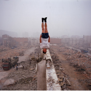 Li Wei, Falls – Liwei Falls To, 2007, Impression jet d’encre, 176 x 193 cm