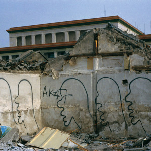 Zhang Dali, Dialogue, Beijing, 1999, Chromogenic color print, 100 x 150 cm