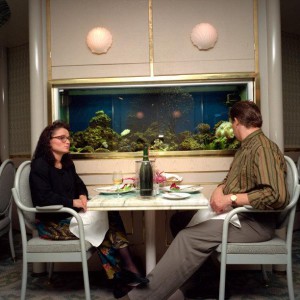 Martin Parr, Bored Couples – Ferry between Helsinki and Stokholm, Finland, 1991, Impression pigmentaire, 100 x 125 cm