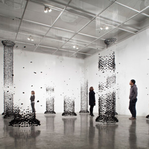 Seon-Ghi Bahk, An Aggregation, 2014, Charbon et fils de nylon, Dimensions variables