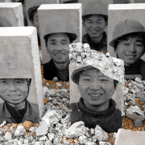 Wen Fang, Terracotta Figures of Civilian Workers in the Republic of China, 300 portraits d’ouvriers imprimés sur des briques de ciment, 30 x 14 x 7 cm