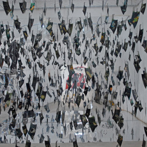 Wen Fang, Rain, 600 images de déchets imprimées sur des couteaux en acier, 35 x 13 cm