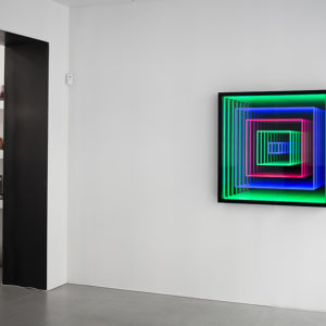 Chul-Hyun Ahn, Five Squares, 2016, Bois, LED, miroirs, 110,5 x 110,5 x 14 cm