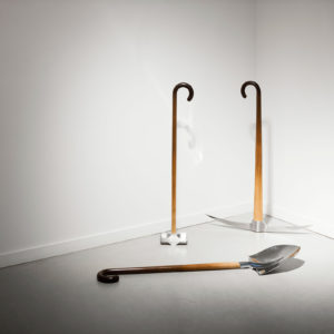 MyeongBeom Kim, Untitled (shovel), Untitled (mallet), Untitled (pickaxe), 2017, Acier inoxydable, bois, Dimensions variables