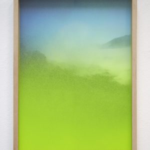 Sebastian Wickeroth, Untitled, 2017, Photographie, peinture au spray sur verre et cadre en bois, 37,5 x 38 cm