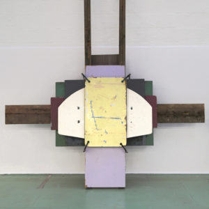 Claude Cattelain, Composition Empirique n°06, 2017, boards, clamps, 310 x 302 x 60 cm