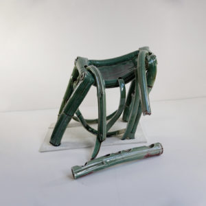Qi Zhuo, Dance of Chairs, 2018, porcelaine, 50cm × 53 cm × 40 cm