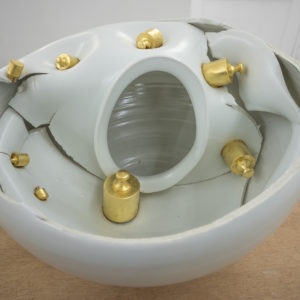 Zhuo Qi, Jarstice, 2018, Porcelaine, Poids de balance, Feuille d’or 24k