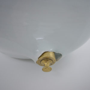 Zhuo Qi, Jarstice, 2018, Porcelaine, Poids de balance, Feuille d’or 24k