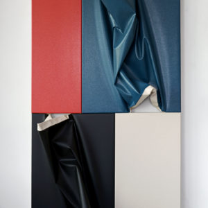 Sebastian Wickeroth, Untitled 2021, Résine vernie sur toile, 150 x 90 x 20 cm