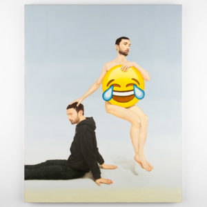 Hervé Priou – Duo U+1F602, 2021. Huile sur toile, 41 x 51 cm.
