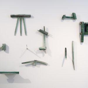 Qi Zhuo – Dance of chairs, 2018-2022. Porcelaine, Dimensions variables