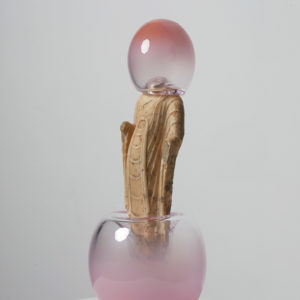 Zhuo Qi, Bubble-Game #40, 2022, Sculpture en pierre et verre soufflé, 40.5 x 15.7 x 16 cm