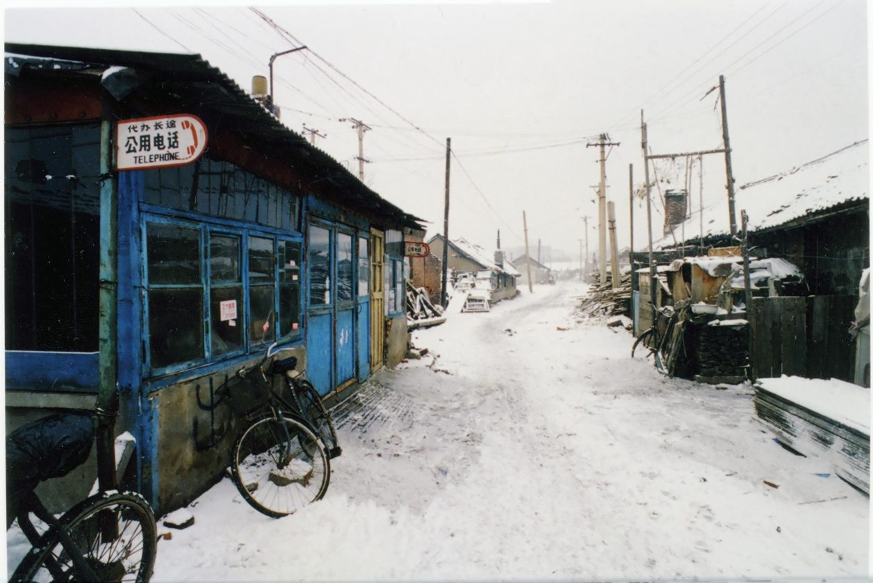 Wang-Bing-West-of-Tracks-08-52-Rainbow-Row,-workers’-quarter.-2001.-PARIS-B