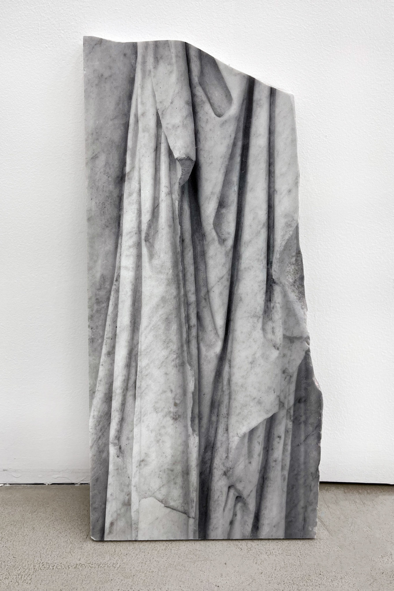 Dune Varela, Les Plis, 2023, print on marble, 48.5 x 23 cm