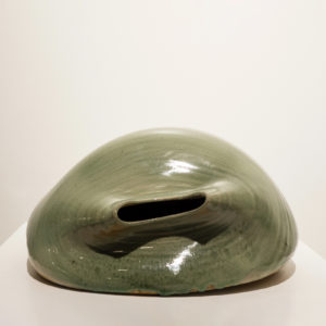 Qi Zhuo, Je suis fatigué, 2012, ceramic, 14,5 x 26,5 x 30 cm
