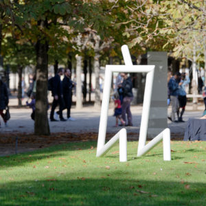 Jacques Julien, “Les Géants” Serie, 2015, aluminium, epoxy paint, 5 elements, variable dimensions (Jardin des Tuileries). Photo: A. Mole