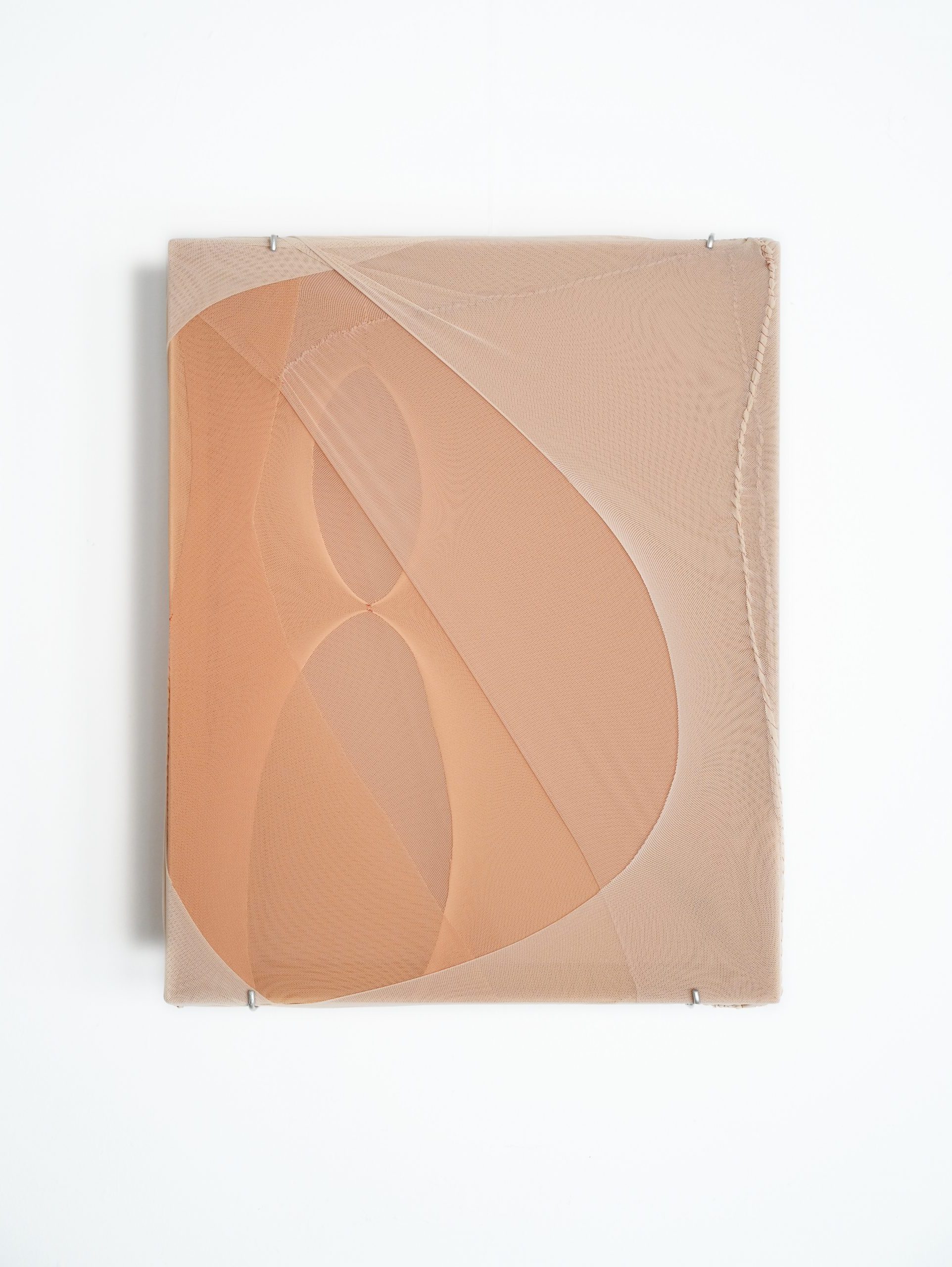 Golnaz Payani - Toujours, à travers 01, 2026, 50 x 40 cm, Tissu, bois, métal, PARIS-B