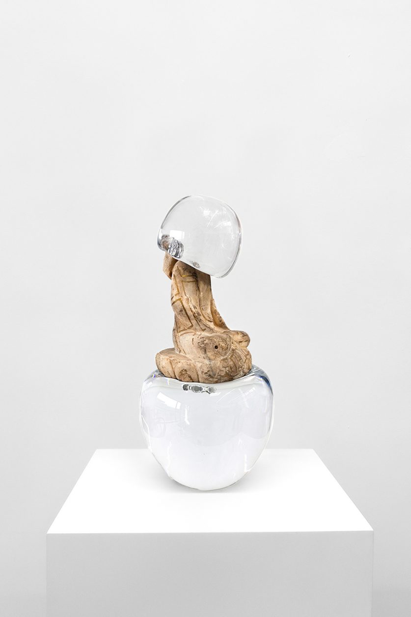 Qi-Zhuo,-Bubble-Game-#76,-2026,-Sculpture-en-pierre-et-verre-soufflé,-62-x-24-x-21-cm,-2026_2