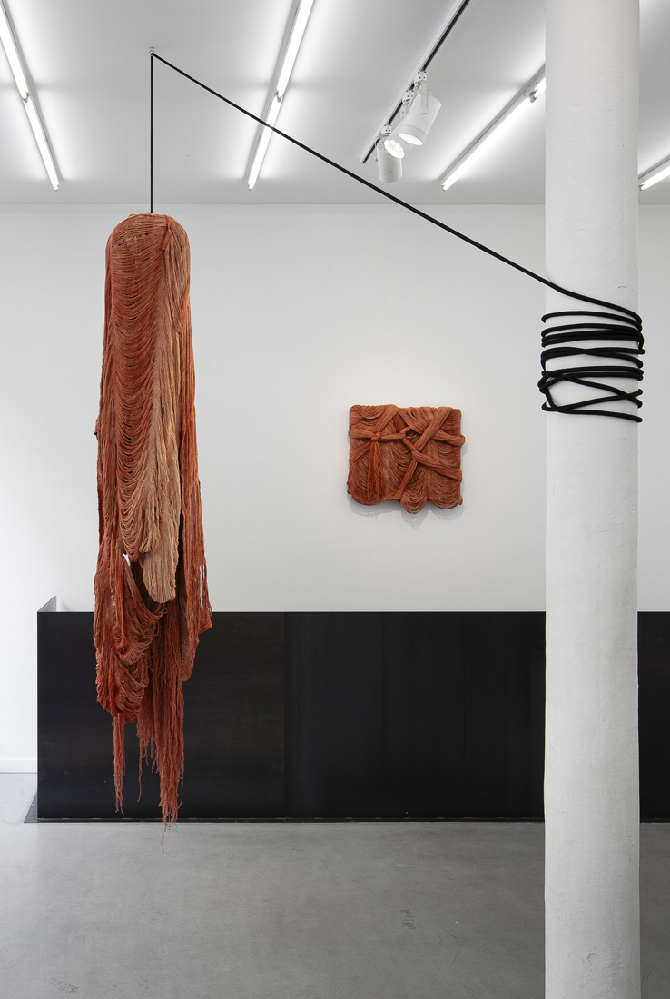 slide-mobile.-Golnaz-Payani,-Exhibition-view,-À-effleurer,-se-rompre,-PARIS-B,-2026-©Théo-Baulig